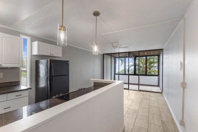 Building Photo - Live your best life in this well-appointed condo in Makaua Village