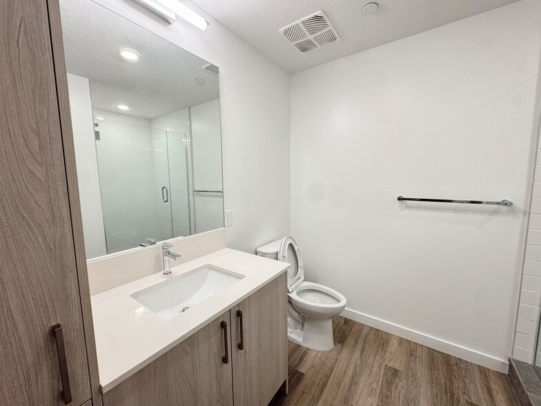 Building Photo - 413 NW 6th St