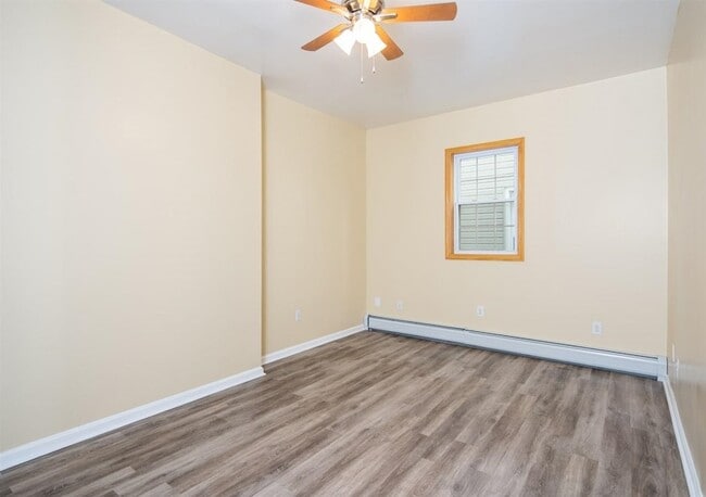 Building Photo - 13 E 52nd St