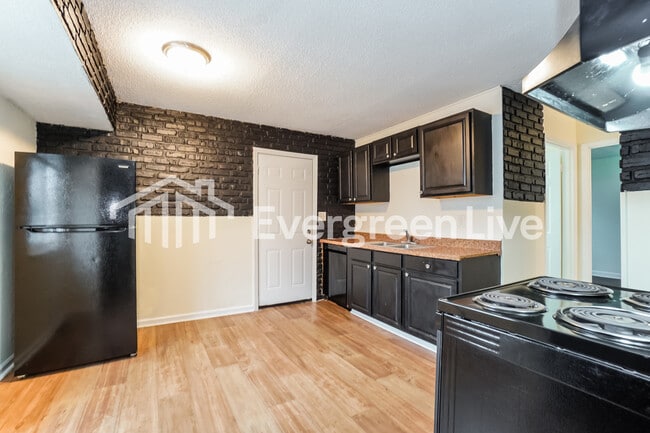 Building Photo - 1824 Nason Ave