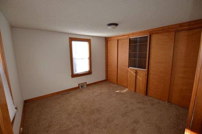 Building Photo - 2841 Bloomer Springs Rd