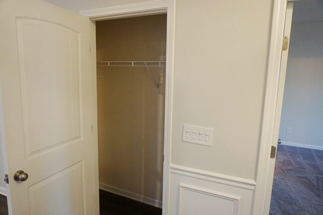 Building Photo - 2221 Silverton Dr