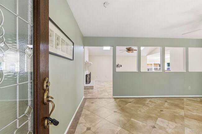 Building Photo - 3807 Glenwood Springs Dr