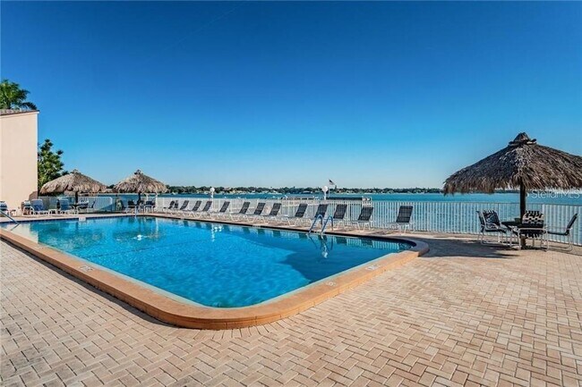 Building Photo - 7430 Sunshine Skyway Ln S
