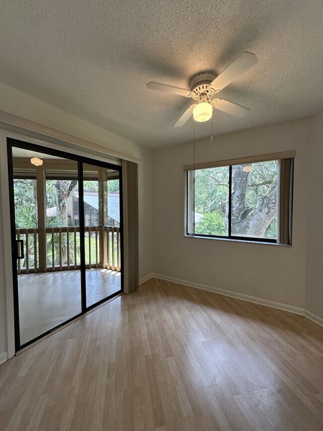 Building Photo - Lovely 2 Bedroom 2 Full bath Condo in the ...