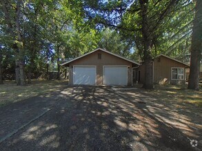Building Photo - 3 Bedroom Duplex ~ Close to 9th Street ~ P...