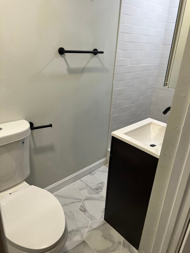 Building Photo - 9 Noyes Pl