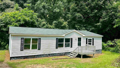 Building Photo - Newly Remodeled 3 Bedroom 2 Bath Home