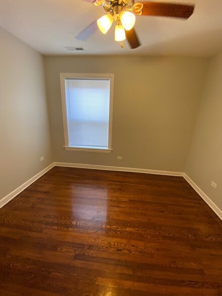 Building Photo - 5114 N Kimball Ave