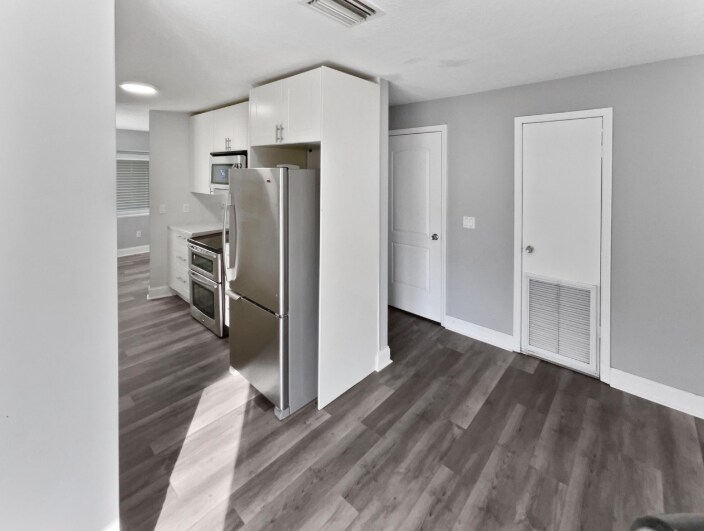 Building Photo - 409 Coconut Ave E