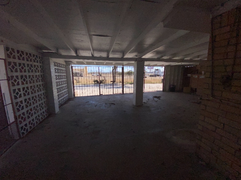 Building Photo - 613 E Expressway 83