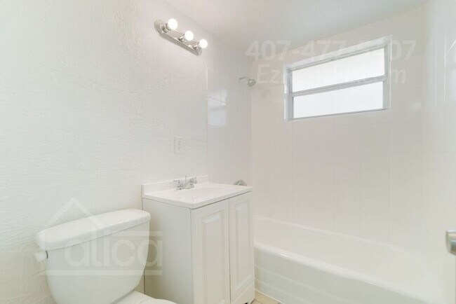 Building Photo - 623 9th St