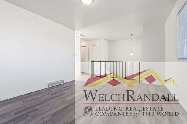 Building Photo - West Valley Home Available NOW!