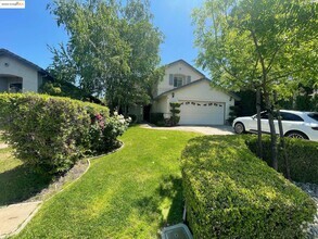 Building Photo - 538 Apple Hill Dr