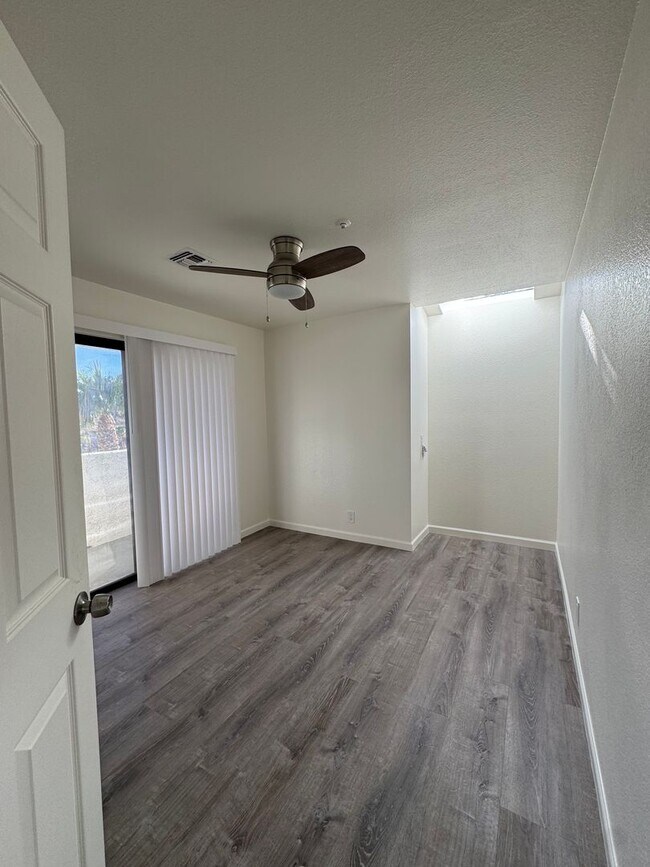 Building Photo - Stunning Remodeled 3-Bed Condo with River ...