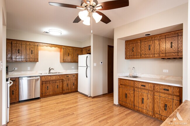Building Photo - 7405 Tiffany Dr