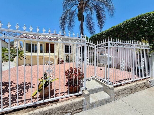 Building Photo - 2407 Fernleaf St