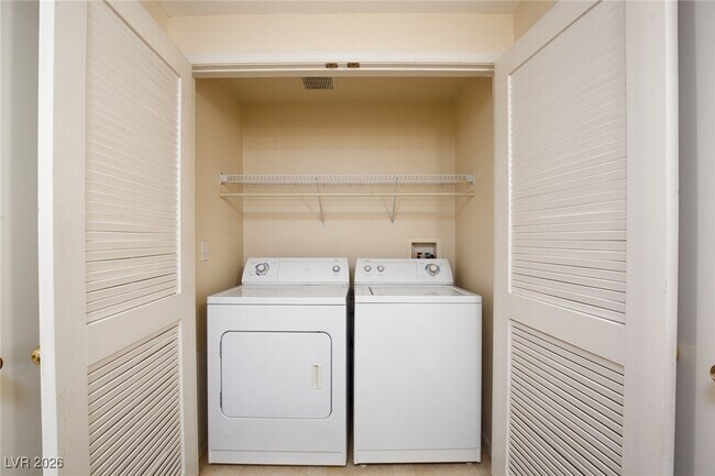 Building Photo - 8250 N Grand Canyon Dr