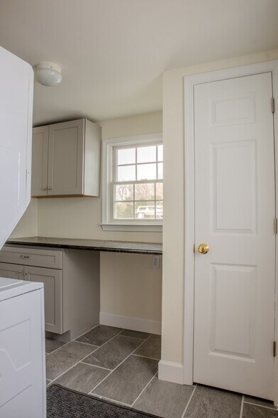 Laundry - 7121 Quaker Neck Rd