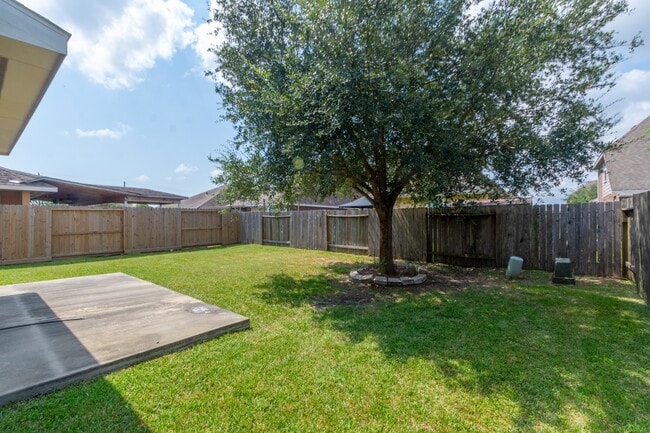 Building Photo - 8311 Bay Oaks Dr