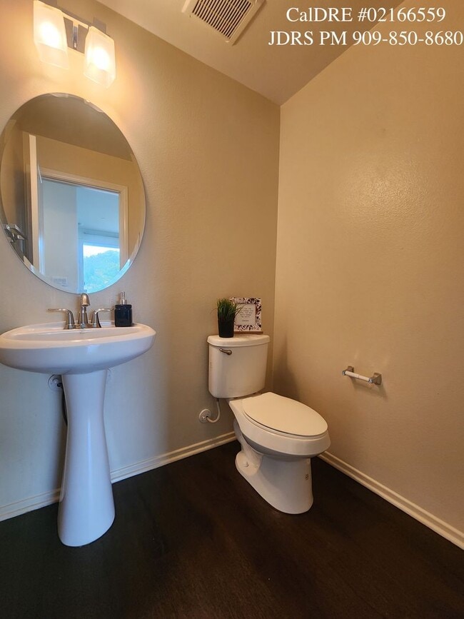 Building Photo - Upland 3 Bedroom Condo