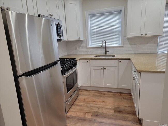 Building Photo - 2262 Centre Ave