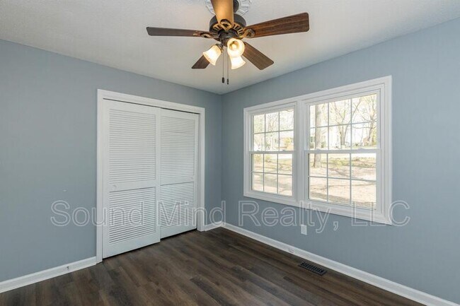 Building Photo - 409 Foxhall Dr