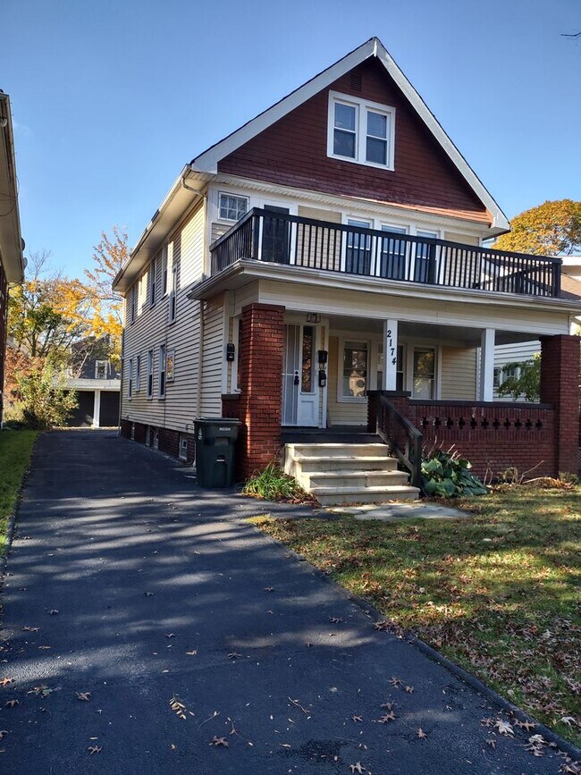 Building Photo - 2174 Oakdale Rd