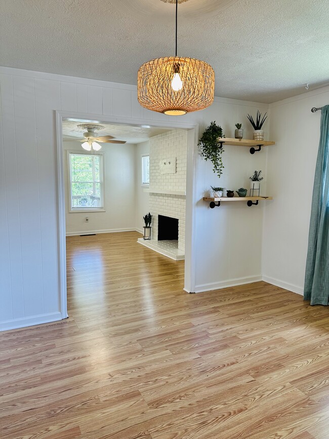 Building Photo - 808 Hibner Ave