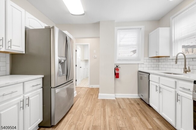 Building Photo - 36 Cortlandt Pl