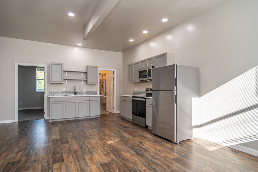 Building Photo - 510 Geary Dr