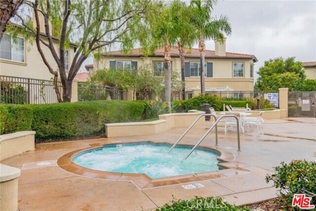 Building Photo - 915 Somerville