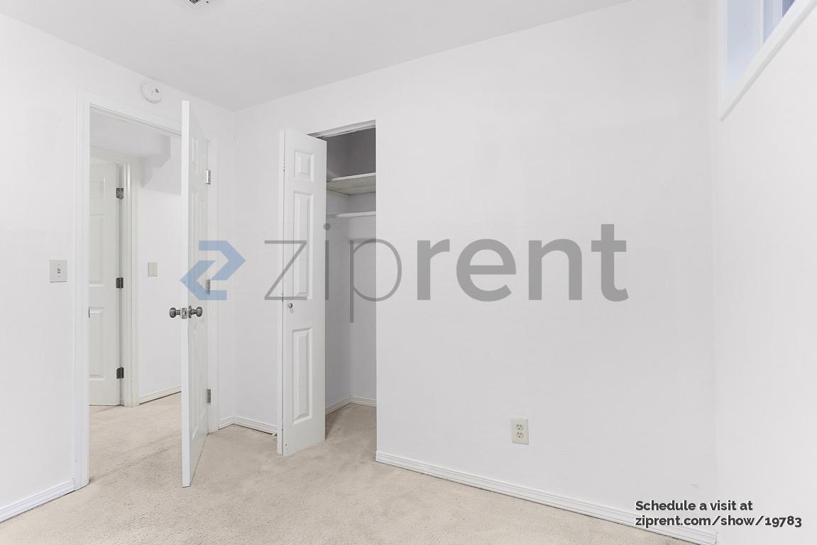 Building Photo - Unit A