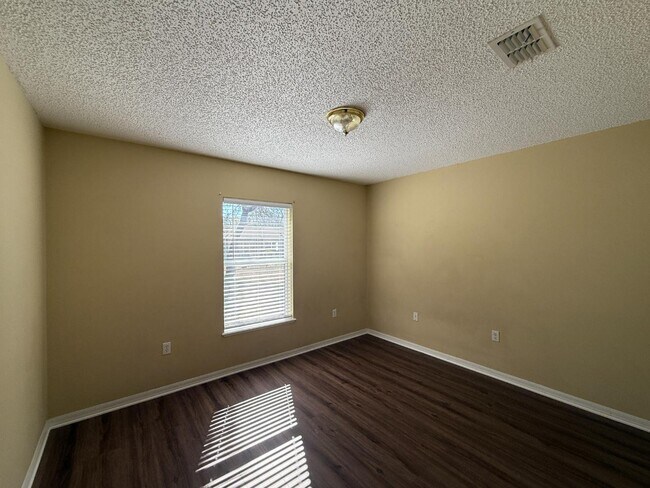 Building Photo - 2156 Deltona Blvd