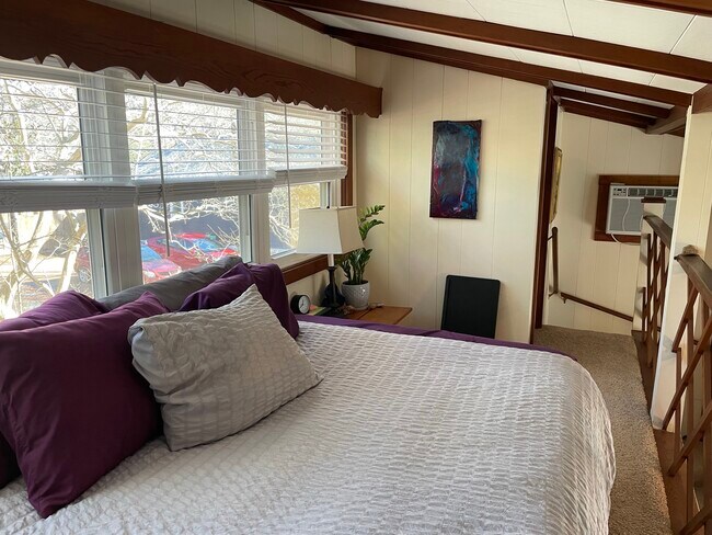 Loft bedroom light and bright - 137 Oak St