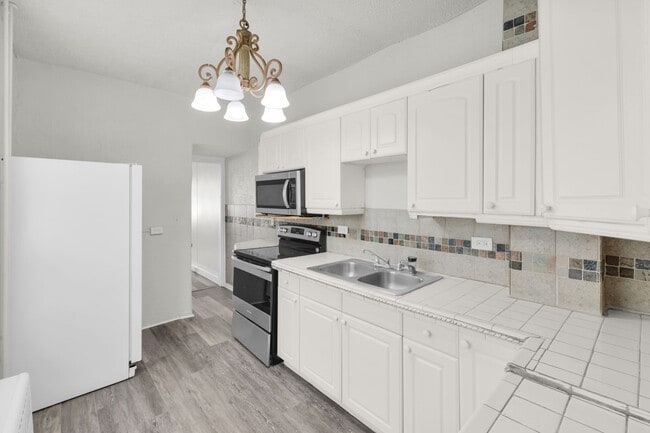 Building Photo - 1542 Warren St