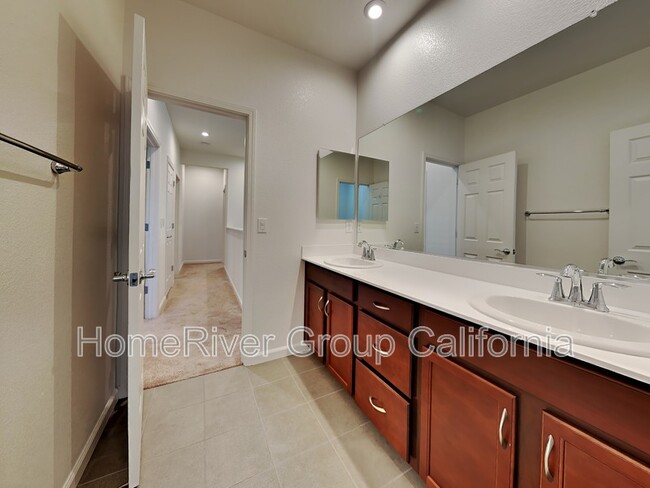 Building Photo - 1169 Knox Way