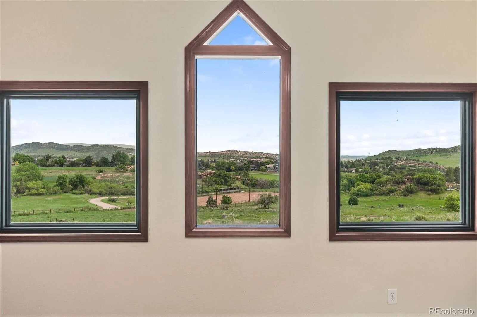 Building Photo - 5979 Willow Springs Dr