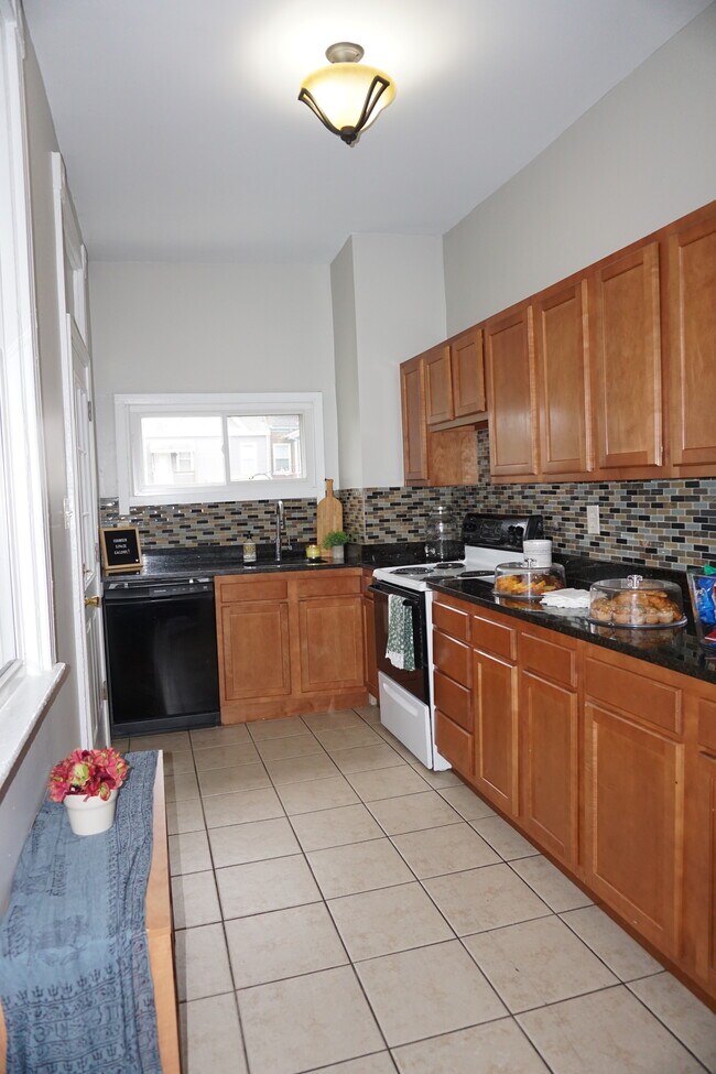 Building Photo - 4022 Mintwood St