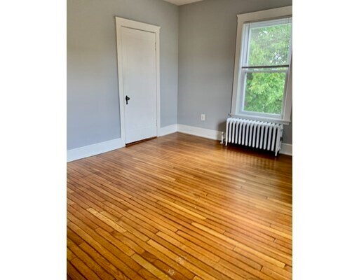 Building Photo - 32 Holten St