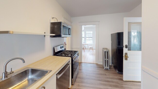 Building Photo - 13 Mozart St