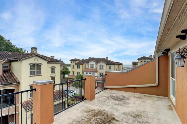 Building Photo - 7 Laurelwood Dr