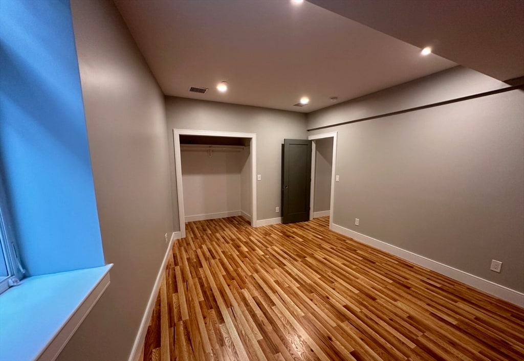 Building Photo - 16 Baker Ct