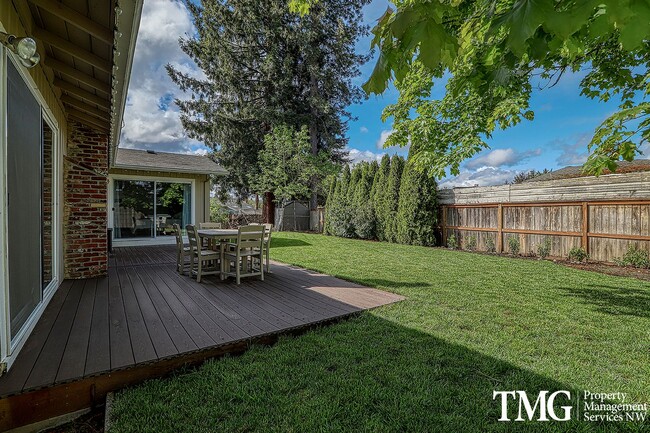 Building Photo - Cul De Sac Home in the Somerset West Neigh...