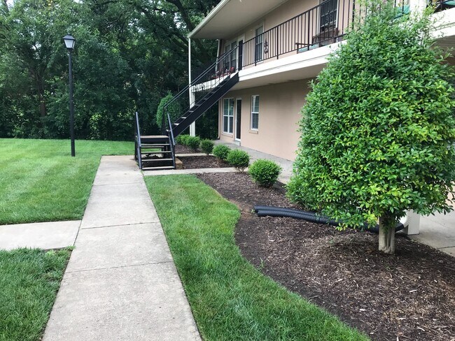 Building Photo - Patio Style Condo Home - Rent Ready