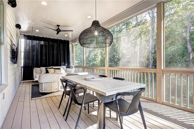 Building Photo - 1268 Hayes Dr SE