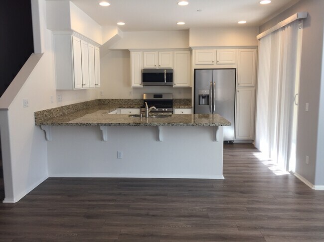 Building Photo - 422 W Route 66