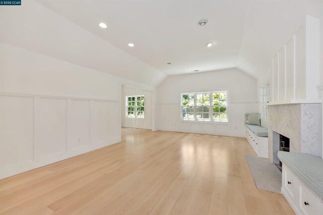 Building Photo - 772 John Way