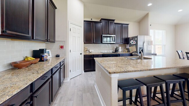 Building Photo - Spacious 4-bedroom, 2.5 bath, 3 car garage...