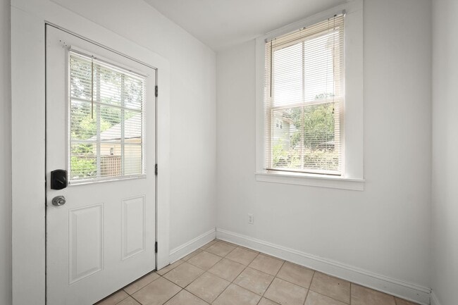 Building Photo - Charming 4 Bedroom 3 Bathroom Historical H...